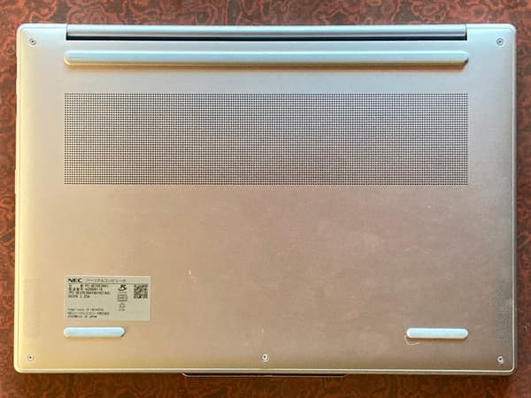 NEC LAVIE N13 Slim 裏面 排気構造