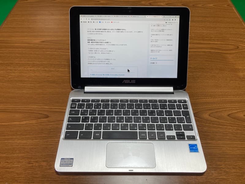 ASUS Chromebook C101Pの本体外観を撮影した写真