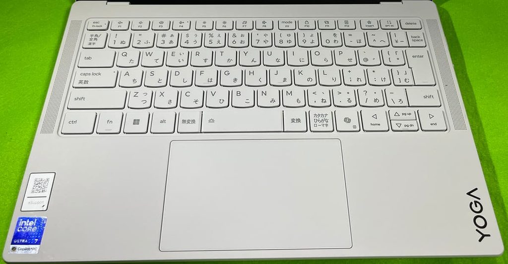 Yoga Slim 7i Ultra Gen 11の日本語キーボードと大型タッチパッド